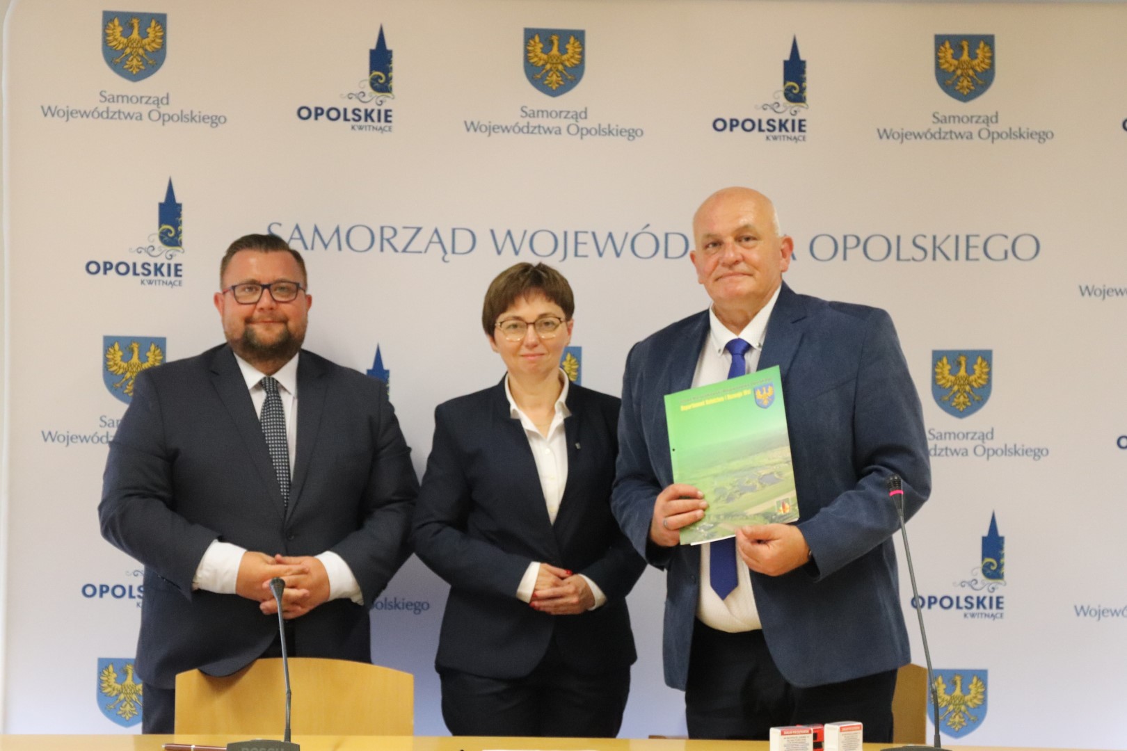 W piątek, 16 lipca, w Urzędzie Marszałkowskim, starosta nyski Andrzej Kruczkiewicz podpisał umowę na zakup sprzętu informatycznego