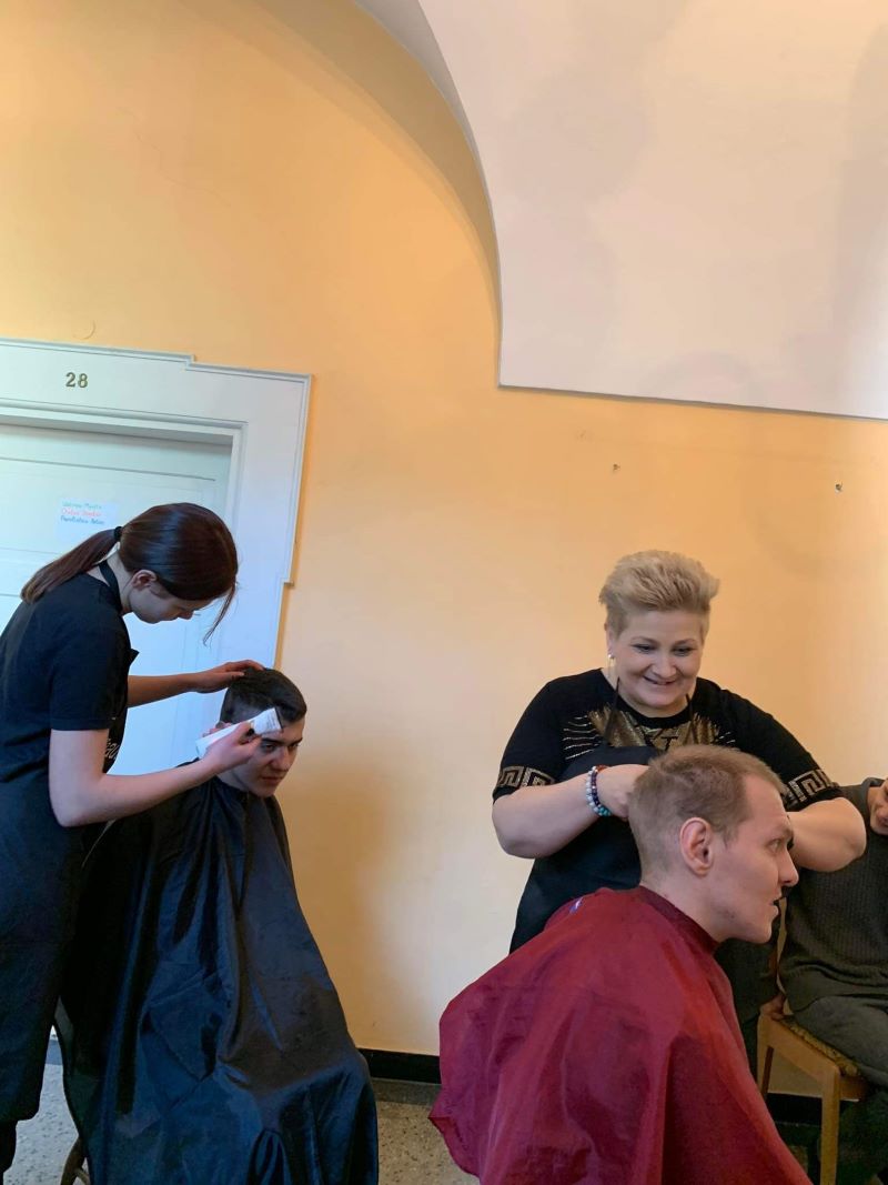 Fryzjerska pomoc uchodźcom z Ukrainy